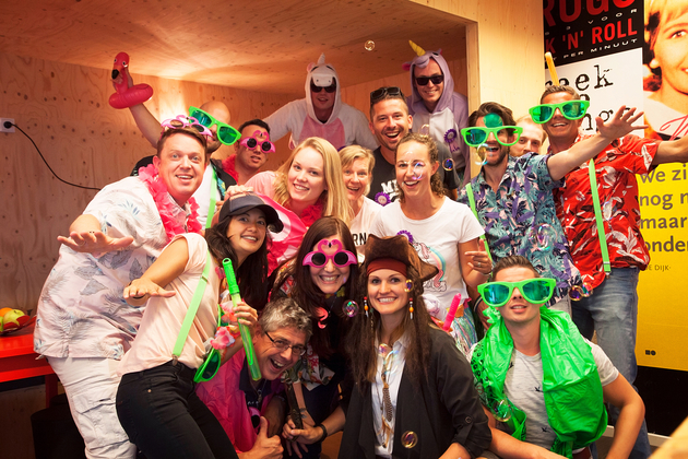Groepsfoto Flinkerts verkleed voor de bekpek 2018