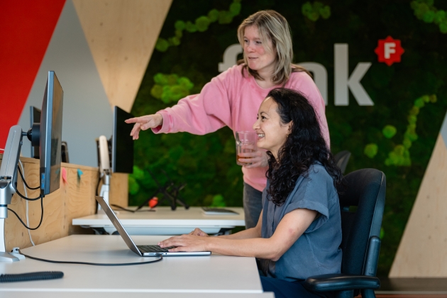 Magali en Anke op de werkplek