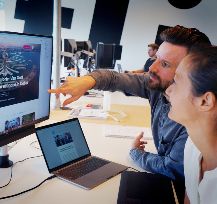 Wouter en Magali in overleg over design nieuwe website NWP