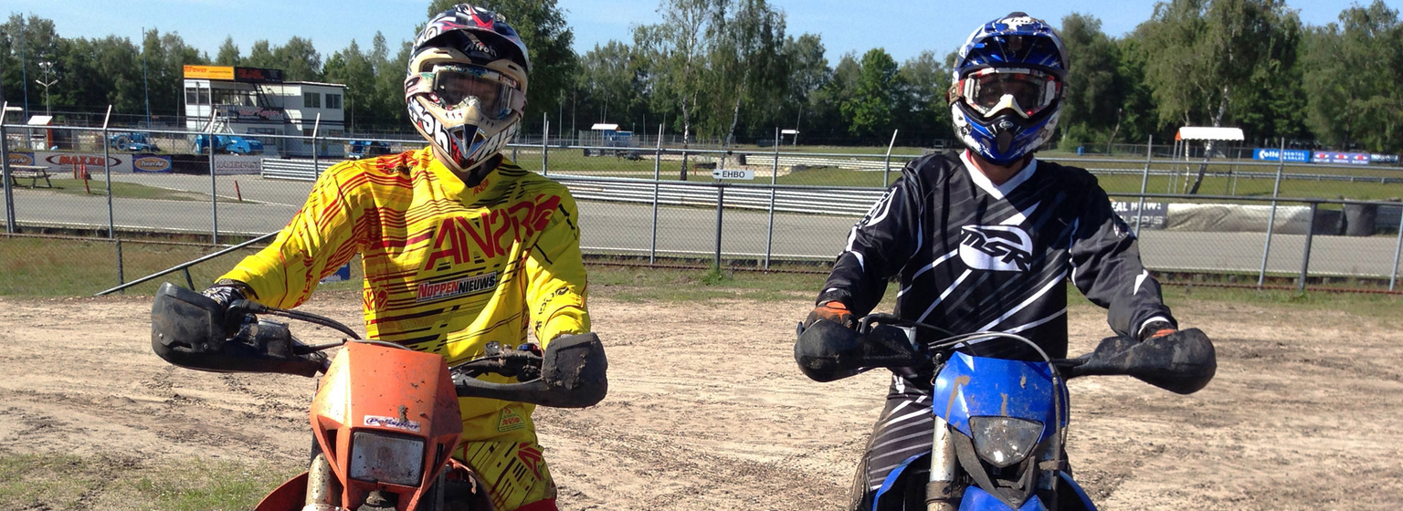 Ricardo op de crossmoter