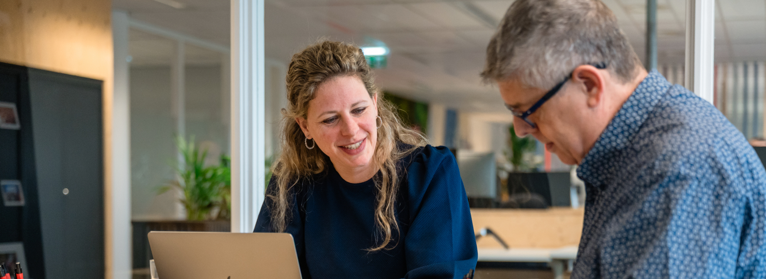 Karin en Robert Jan in overleg