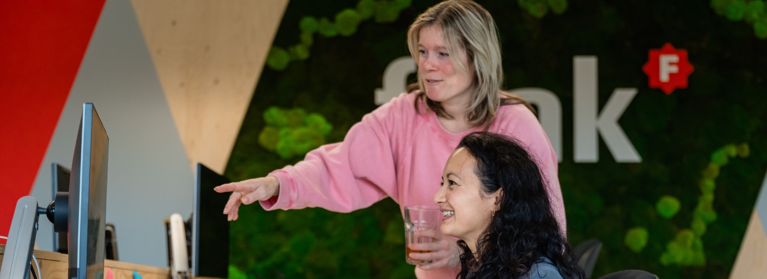 Magali en Anke op de werkplek