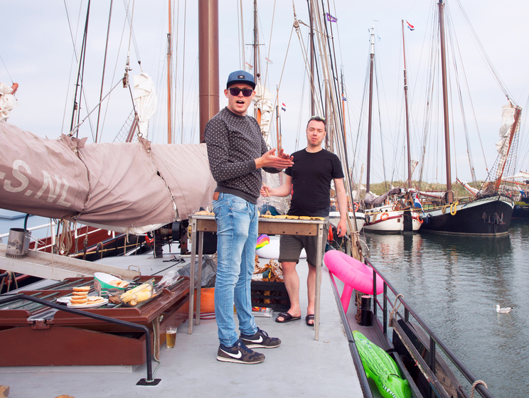 Martin en Ricardo aan het barbequen tijdens de bekpek 2018