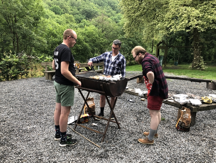 Barbecue tijdens het tienjarig jubileum van Paul