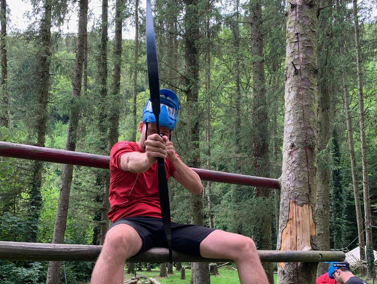 Actiefoto van Ruben tijdens archery tag