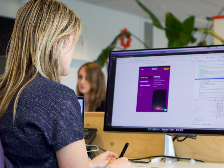 Anke werkt aan de nieuwe Corpus website