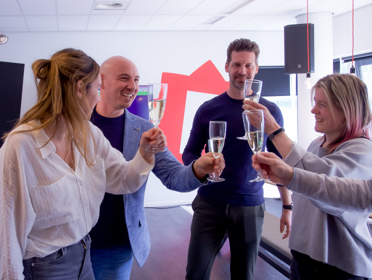 Proostmoment nieuwe website Mijnwebwinkel met het team