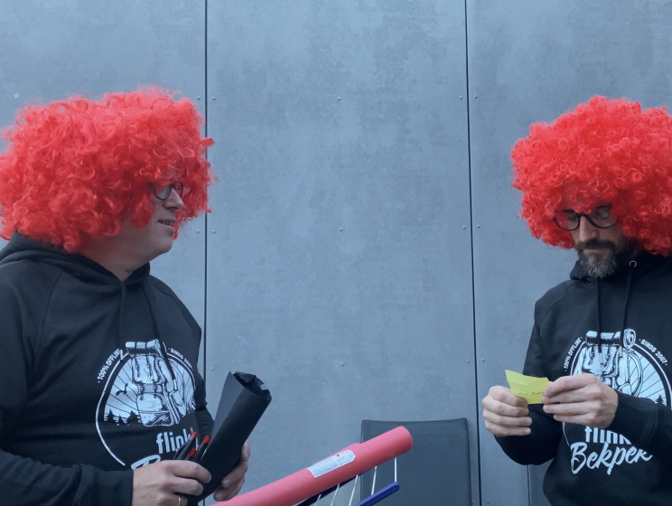 Jorry en Wouter hosten de pubquiz op de Bekpek