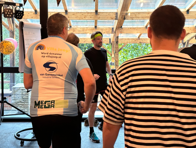 Ochtend workout op bedrijfsweekend Flink in de Ardennen