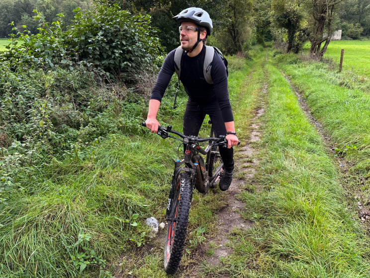 Sebastiaan op de mountainbike