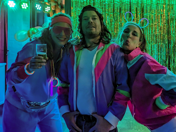 Karin, Sebastiaan en Daisy op Haagse Matjes Disco