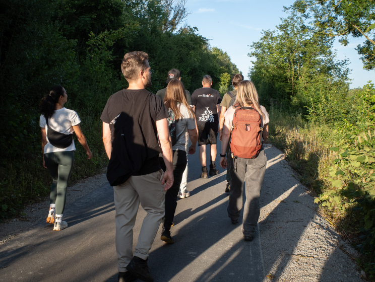 Team van Flink aan een mooie avondwandeling