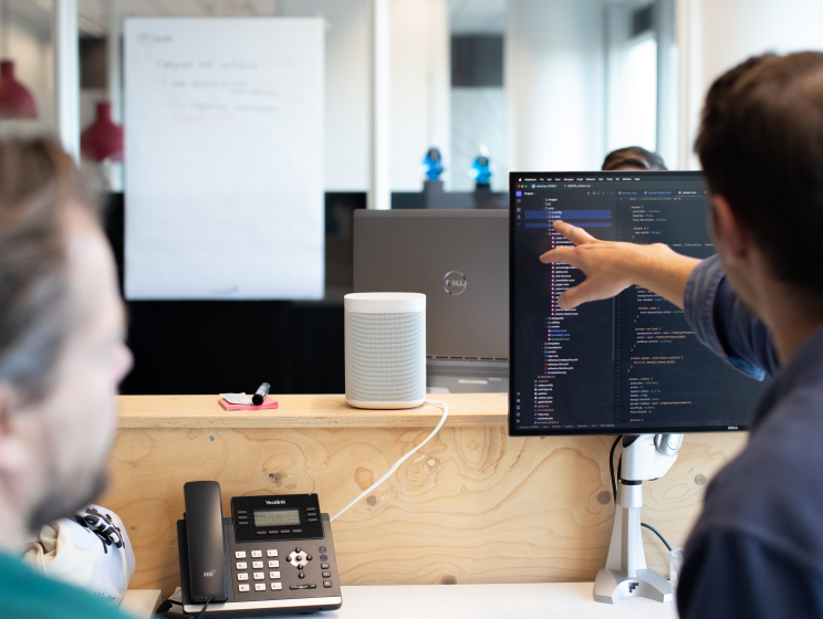 Luc en Sebastiaan werken aan FDD project