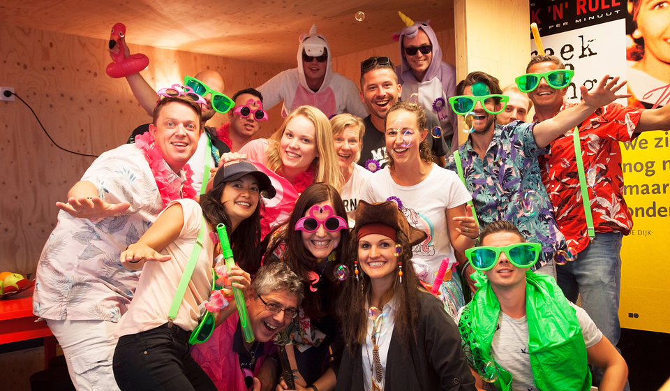 Groepsfoto Flinkerts verkleed voor de bekpek 2018