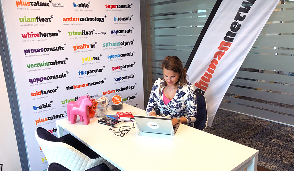 Lonneke Bruinsma van The Human Network aan het werk