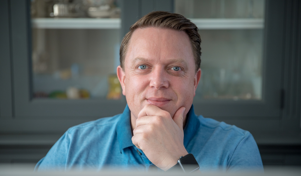 Portret Jorry die werkt vanuit huis