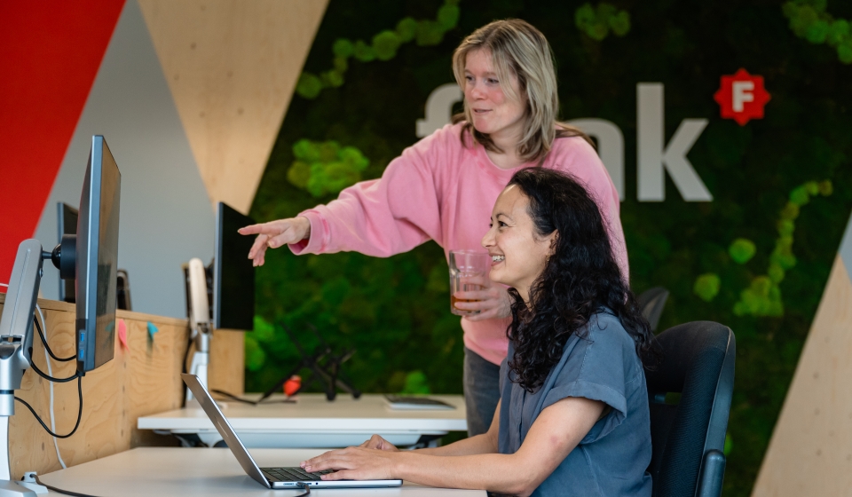 Magali en Anke op de werkplek