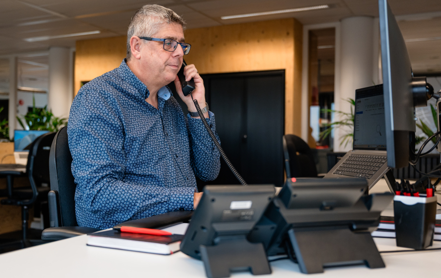 Robert Jan aan de telefoon