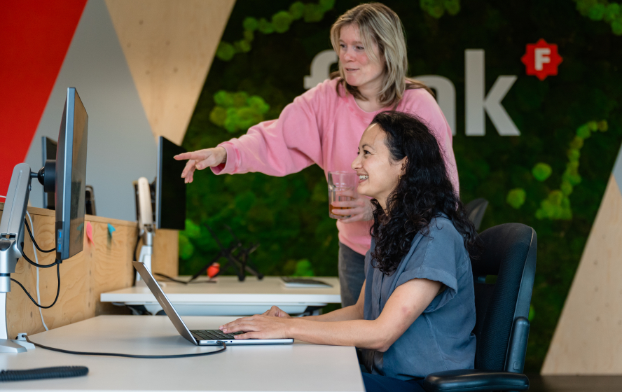 Magali en Anke op de werkplek